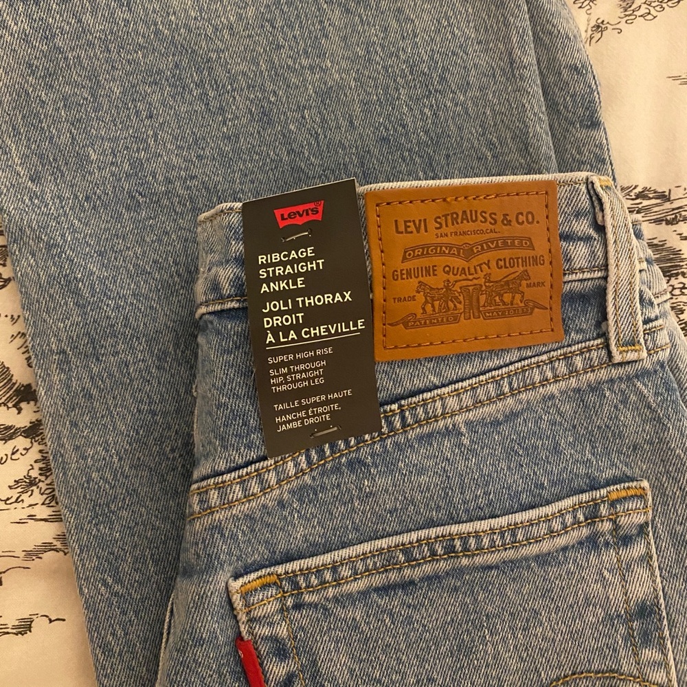 Levi’s Ribcage Straight Ankle Jeans